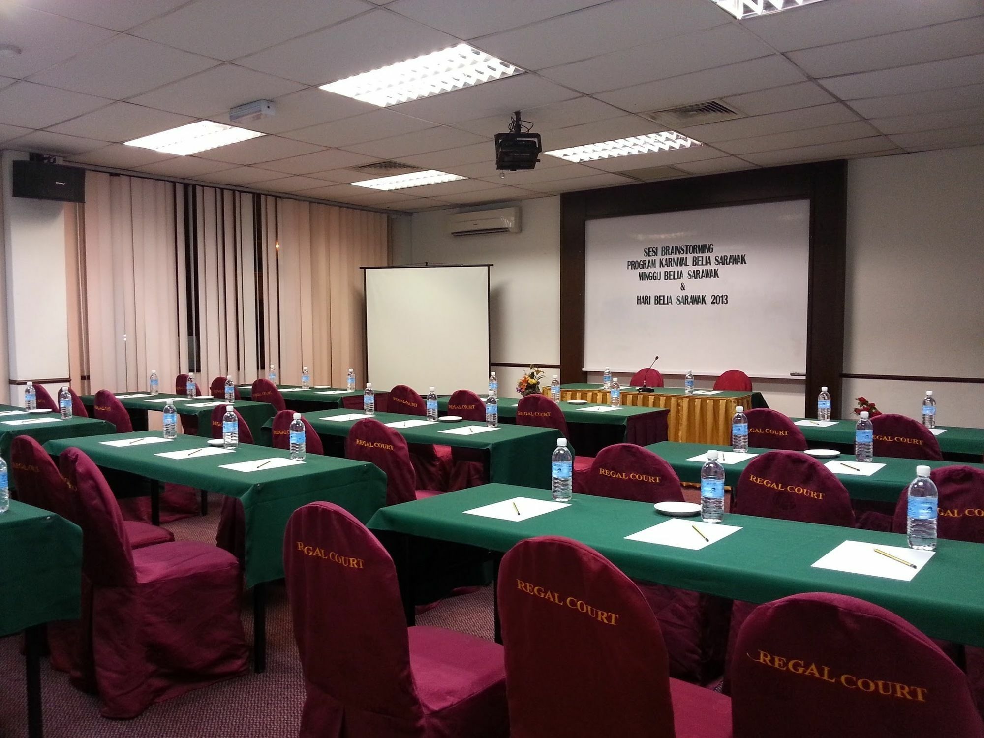 Regal Court Hotel Kuching Ngoại thất bức ảnh